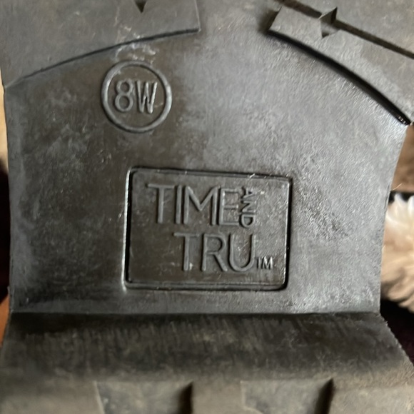 Time and Tru Women's Black Marti Lug Boots - Picture 15 of 16